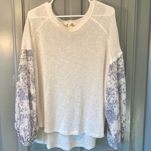 White knit long sleeve blouse (patterned sleeves)